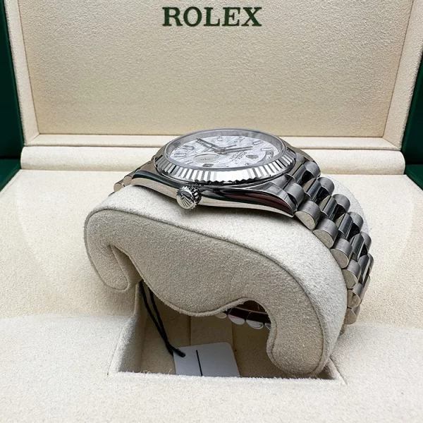 Rolex Day-Date 40 Presidential 228239 Fluted Bezel Baguette Diamond Meteorite Dial